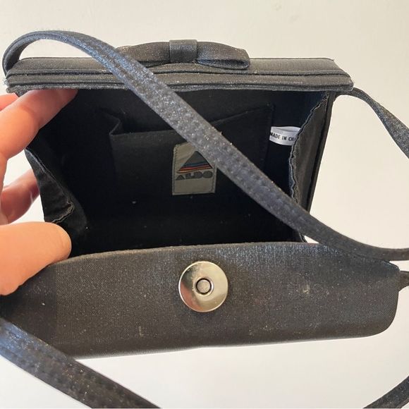 Vintage 90s / Y2K silver purse / handbag with bow detail and square shape - Picture 4 of 4